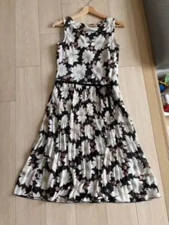 【美品】ワンピース Sサイズ 花柄 リボン付き