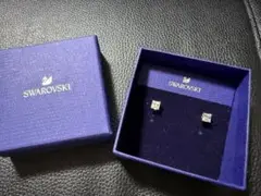 Swarovski クリスタル スクエアピアス　両耳用