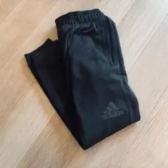 adidas ジョガーパンツ