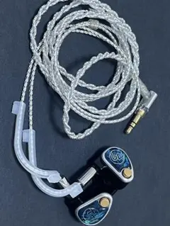 64 AUDIO Nio 中古美品 64 AUDIO、9ドライバ搭載「新ステージへ導く」ハイブリッド