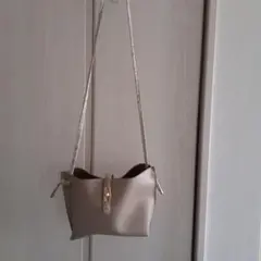 ベージュ レザー ショルダーバッグ