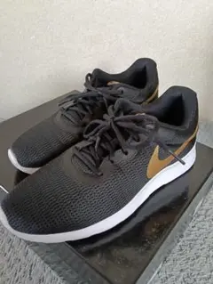 Nike 26.5cm タンジュンブラック/ゴールド ランニングシューズ