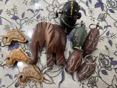 アフリカの木製置物とキーホルダーセット