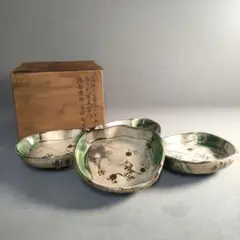 ◆『 加藤春岱 菊花紋曲水織部茶碗』『春岱（花押）』◆検）尾形乾山 野々村仁清 ◇『 加藤春岱 菊花紋曲水織部茶碗』『春岱（花押）』◇検）尾形