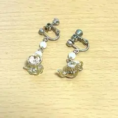 イヤリング　ティーカップとポットのチャーム付き