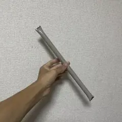 小学校の椅子の座る、裏にある支える鉄の部分