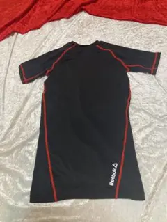 Reebok フィットネス 半袖Tシャツ ブラック/レッド