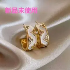 新品未使用　フラワーフープピアス ホワイトゴールド