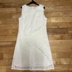 ホワイト系ノースリーブ ひざ丈ワンピース