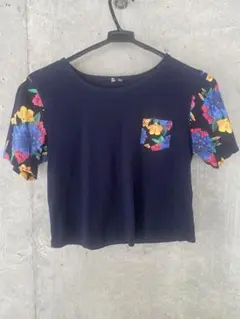 フラワープリント袖ネイビーTシャツ