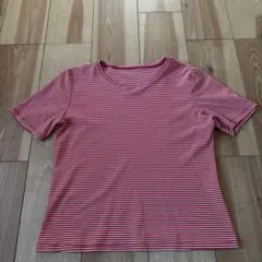 赤と白のボーダー半袖Tシャツ