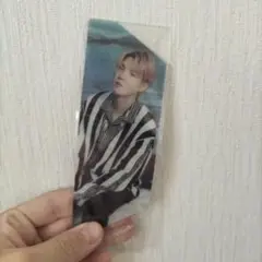 ストライプ柄の透明なしおりBTS