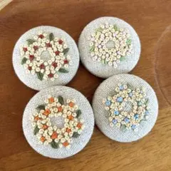 ハンドメイド刺繍ブローチ　4点セット