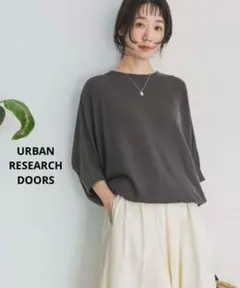 タックフライスワイドTシャツ ¥4,950 DOORS