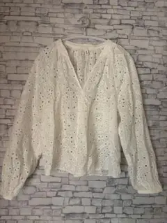H &M刺繍入りホワイト長袖ブラウス Sサイズ