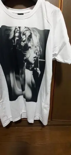 コートニー・ラブフォト Tシャツ