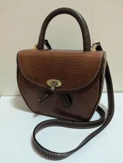 MAARI ASKEW マリーアスキュー　ショルダーバッグ　型押しレザー 　中古