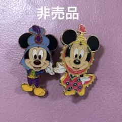 ディズニー　ミッキー、ミニー　ペアピンバッジセット