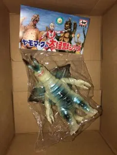 キングマイマイ成虫＆幼虫（ブルマァク復刻・怪獣郷）ソフビフィギュア２体セット Amazon.co.jp: キングマイマイ 成虫＆幼虫 （ブルマァク復刻怪獣