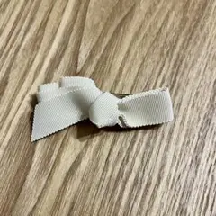 【未使用美品】アイボリー リボン型 ヘアクリップ