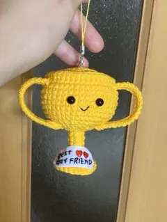 あみぐるみトロフィーキーホルダー。