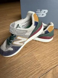 New Balance 996 キッズシューズ グレー/マルチカラー