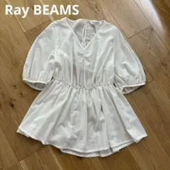 Ray BEAMS ホワイトVネックブラウス　バックデザイン　ウエストギャザー
