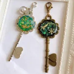 レジンの宇宙＆海の鍵チャーム二点セット＊