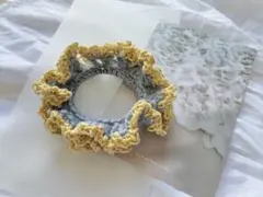 〈シュシュ〉グレーとイエローのシュシュ