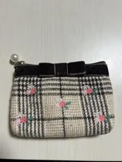 チェック柄 花刺繍 ポーチ　アフタヌーンティー　千鳥柄　ベージュ　リボン　ベロア