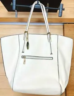 スマートな出先にしか使えない「リトルシック」バッグ
