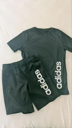 adidas 黒 Tシャツとショートパンツセット