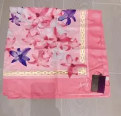 レディ　大判スカーフ　新品タグ付き　元値5000円