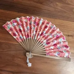 扇子　(桜柄／チャーム付き)