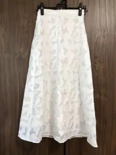 ホワイト 花柄刺繍 ロングスカート