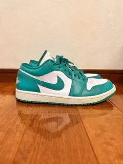 NIKE JORDAN