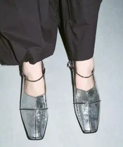 GRISEレザースクエアクロスシームアンクルフラット