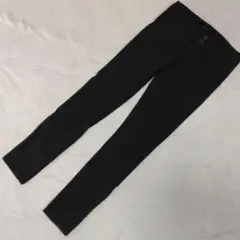 ブラック スキニーパンツ ボタン付き