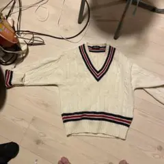 クリーム色 Vネック ケーブル編み セーター