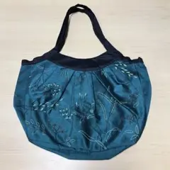 ベトナム製　青緑色刺繍シルクバッグ