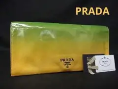 プラダ パテントレザー クラッチバッグ