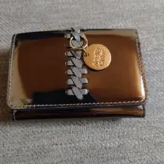 SeeByChloeメタリックゴールド 三つ折り財布 チェーン付き