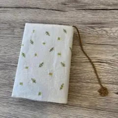 刺繍ブックカバー ｜花草植物×糸しおり付き｜文庫本サイズ【訳あり】