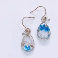 49 青と白金魚 ピアス
