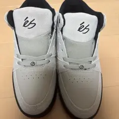 éS グレー ハイカットスニーカー