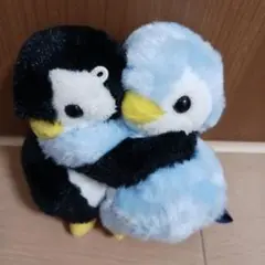 ぬいぐるみ　 抱き合いペンギン