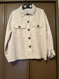 ベージュのジャケット