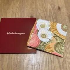 未使用品　サルヴァトーレ　フェラガモ スカーフ　シルク100% ひまわり Salvatore Ferragamo サルヴァトーレフェラガモ イタリア製