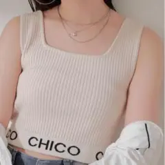 Chico 裾ロゴクロップドタンクトップ