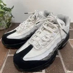 ナイキ AIR MAX 95 SE ローカットスニーカー 白 黒 22.5㎝